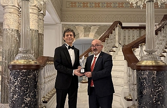 Akif Manaf’a Bir Onur Daha: Küresel Barışın Elçisine Egeyön Barış Ödülü