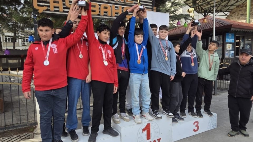 Niksar’ın Altın Çocukları Oryantiringde Tarih Yazdı: Şampiyonluklar Üst Üste Geldi!